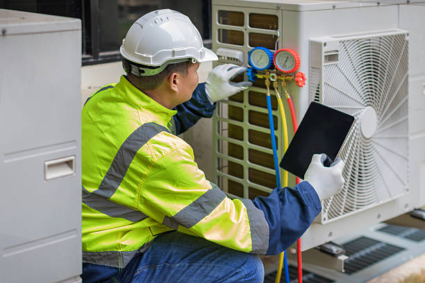 Professional Hvac technician working in Port Salerno, FL